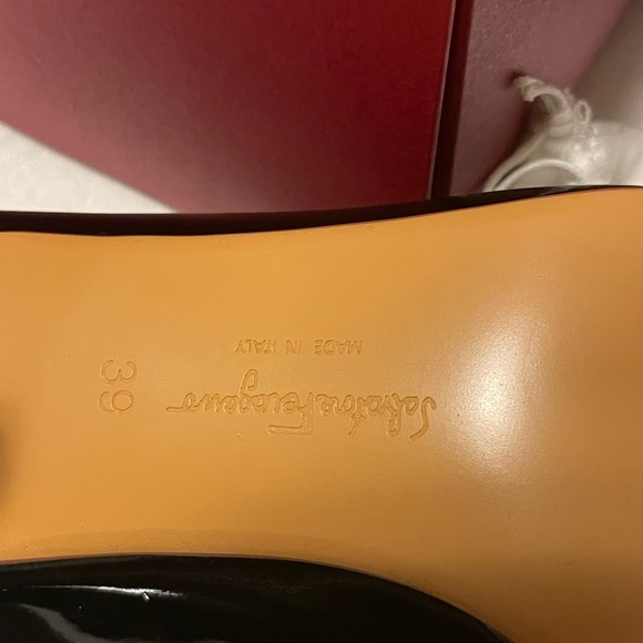 Pristine Salvatore Ferragamo Vera Bow heels - Picture 6 of 10